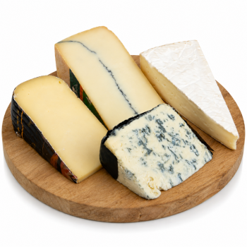Kaasplank met Morbier, Roombrie, Saint Agur en Trappisten kaas