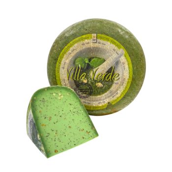 Hele pesto kaas met pijnboompitten
