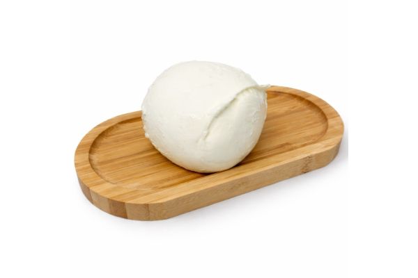 Buffelmozzarella op snijplank