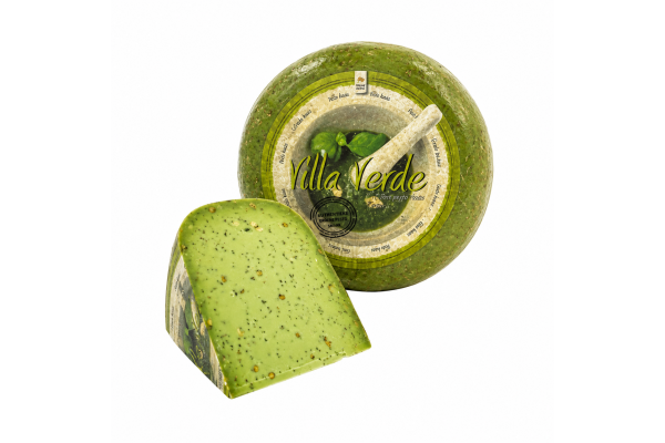 Hele pesto kaas met pijnboompitten