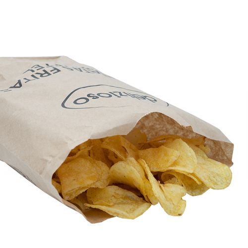 Patatas Fritas Truffel Chips zak open met enkele chips uit de zak